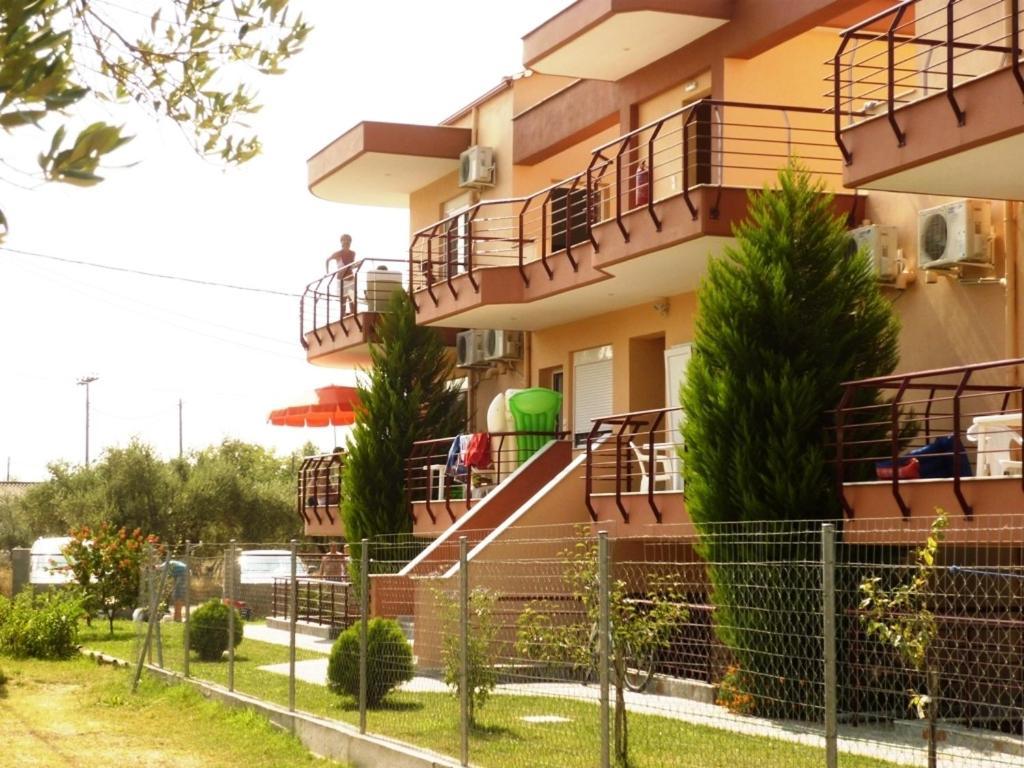 Helios Apartment Vrasná Exterior foto
